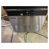 VEVOR 120lbs/24H Commercial Ice Maker Machine, 33lbs Storage Capacity Ice Maker with Drain Pump, 55 Ice Cubes in 15 Minutes, LED Digital Display Freestanding Self-Cleaning for Bar Office Restaurant