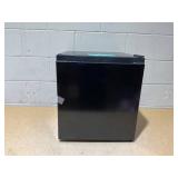 Hisense 1.6 Cu ft Single Door Mini Fridge, Black