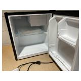 Hisense 1.6 Cu ft Single Door Mini Fridge, Black