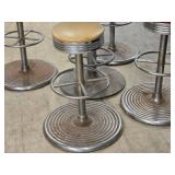 30" Pedestal Table with (4) Bar Stools