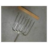 (H-2) Vintage 7-Tine Spear with 47"...