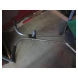 (BR2) Red Devil Seed Yard Spreader...