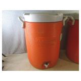 (EW6) 2 Rubbermaid 5-Gallon Beverag...