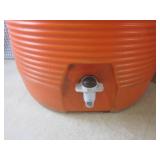 (EW6) 2 Rubbermaid 5-Gallon Beverag...