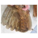 (CS) 3 Baseball Gloves - Franklin 4...
