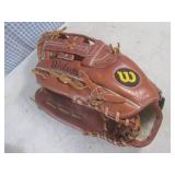 (CS) 3 Baseball Gloves - Wilson A21...