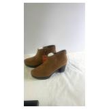 Pair of Light Brown Suede Ankle Boots Size 9.5