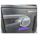 Working Heavy Duty SENTRY SAFE w/Combo