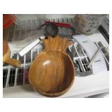 Vintage clay pans, wood bowls and o...