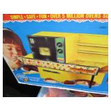 Vintage Easy-Bake oven in original ...