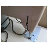 Vintage portable Singer stylist 513...