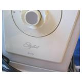 Vintage portable Singer stylist 513...