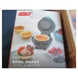 Vintage in original box Salton drin...