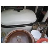 Larger Roaster, standard crock pot,...