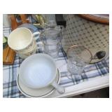 Larger Roaster, standard crock pot,...