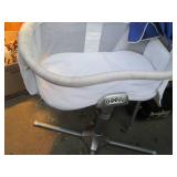 Wide base swiveling Baby bassinet w...
