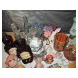 Large lot of vintage home decor, pu...