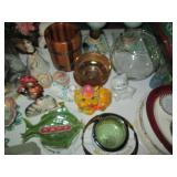 Large lot of vintage home decor, pu...