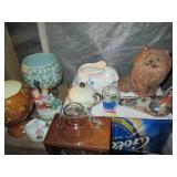 Collection of vintage home decor, d...