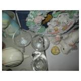 Collection of vintage home decor, d...