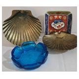 Vintage Ashtrays & Moe