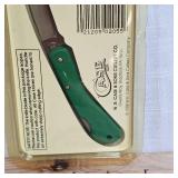 CASE "Merry Christmas" Knives in Red and Green(2)