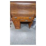 Beautiful Roll Top Desk with Drawers, Excellent Condition