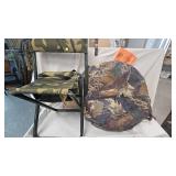 Deluxe Folding Chair w/Pouch and Multi Season Dog House Pack in Blind