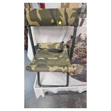 Deluxe Folding Chair w/Pouch and Multi Season Dog House Pack in Blind