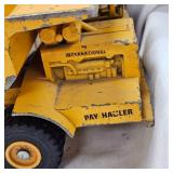 Vintage Cast Ertl Internation Harvestor Pay Hauler with Hydra Dump that works Perfect , 90% Pain