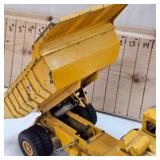 Vintage Cast Ertl Internation Harvestor Pay Hauler with Hydra Dump that works Perfect , 90% Pain