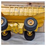 Vintage Cast Ertl Internation Harvestor Pay Hauler with Hydra Dump that works Perfect , 90% Pain