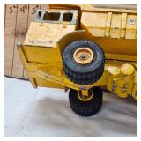 Vintage Cast Ertl Internation Harvestor Pay Hauler with Hydra Dump that works Perfect , 90% Pain