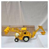 Classic 98% Condition International Harvestor 1/16" DieCast Loader/Backhoe #472 Beautiful Condition