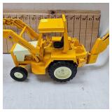 Classic 98% Condition International Harvestor 1/16" DieCast Loader/Backhoe #472 Beautiful Condition