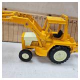 Classic 98% Condition International Harvestor 1/16" DieCast Loader/Backhoe #472 Beautiful Condition