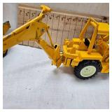 Classic 98% Condition International Harvestor 1/16" DieCast Loader/Backhoe #472 Beautiful Condition