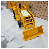 Classic 98% Condition International Harvestor 1/16" DieCast Loader/Backhoe #472 Beautiful Condition