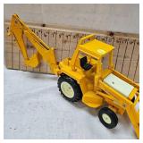 Classic 98% Condition International Harvestor 1/16" DieCast Loader/Backhoe #472 Beautiful Condition