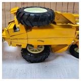 Classic 98% Condition International Harvestor 1/16" DieCast Loader/Backhoe #472 Beautiful Condition