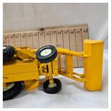 Classic 98% Condition International Harvestor 1/16" DieCast Loader/Backhoe #472 Beautiful Condition