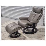 Stunning Ekornes Stressless Magic Recliner & Ottoman