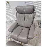 Stunning Ekornes Stressless Magic Recliner & Ottoman