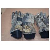 *3* Pairs of Camo Gloves - Large