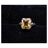 Vintage 10K Gold Ring with Amber-Colored Stone – Size 7¾