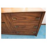 Bassett Mid-Century Modern Dresser with Two Mirrors – 72"L x 19"D x 30.5"T