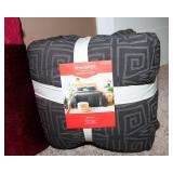 Brand New Bedding Sets – King, Queen, and Throw Pillow