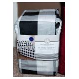 Brand New Bedding Sets – King, Queen, and Throw Pillow