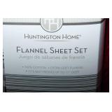 Brand New Bedding Sets – King, Queen, and Throw Pillow