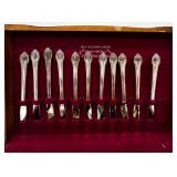 REMEMBRANCE 1847 Rogers Bros Silverplate Flatware Set with Wood Case
